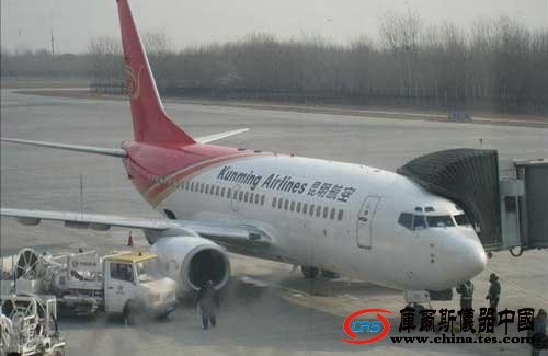 網貼曝飛機機翼綁膠帶 昆明航空稱不影響安全(組圖)